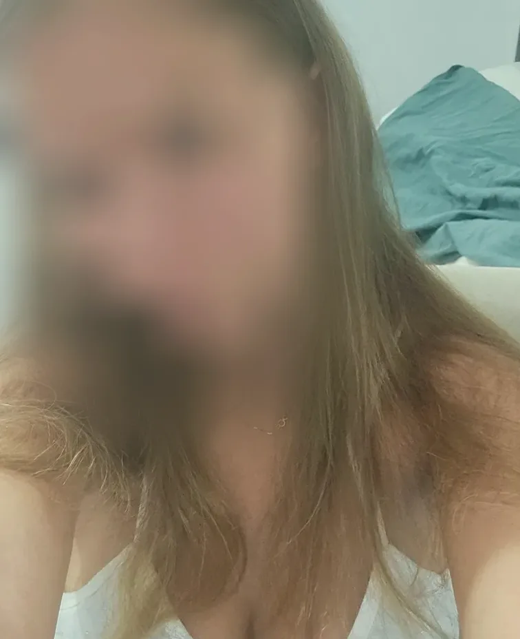 Amira, 22