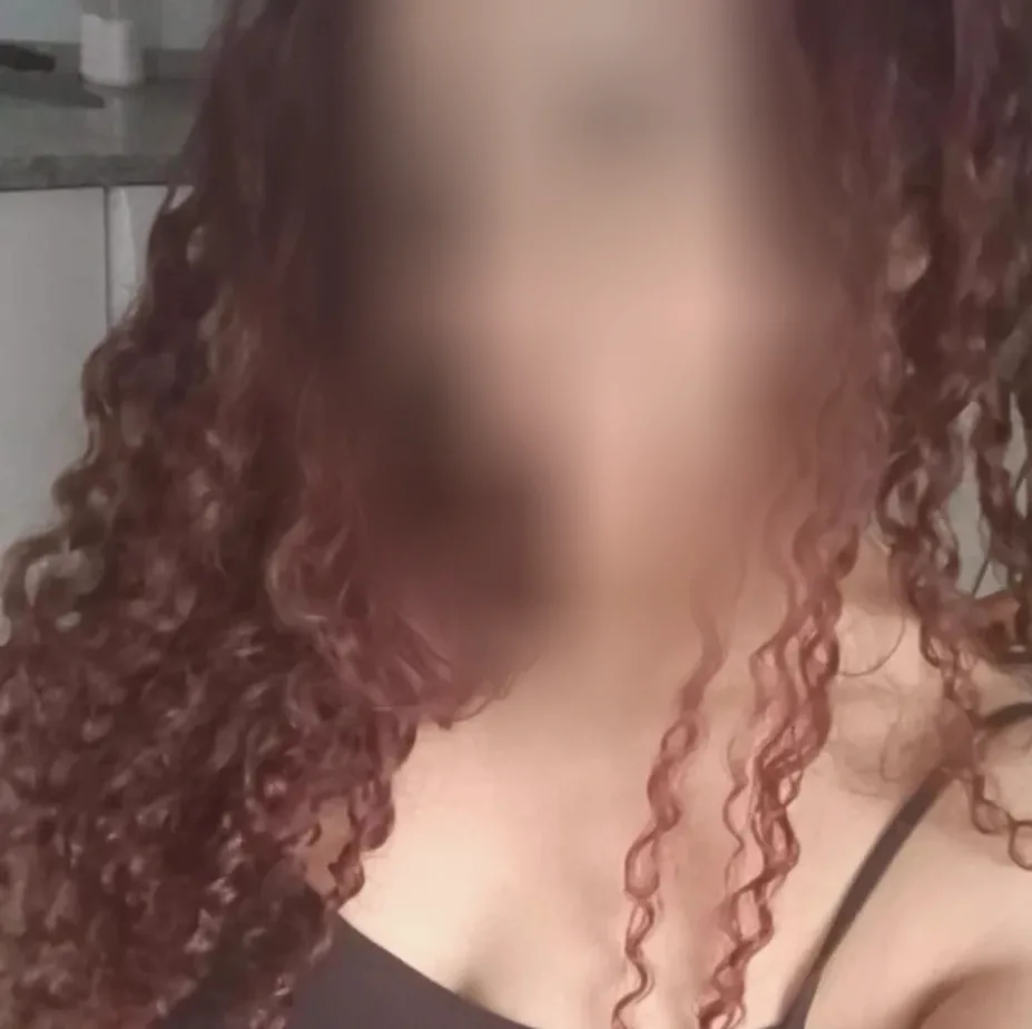 Elif, 25