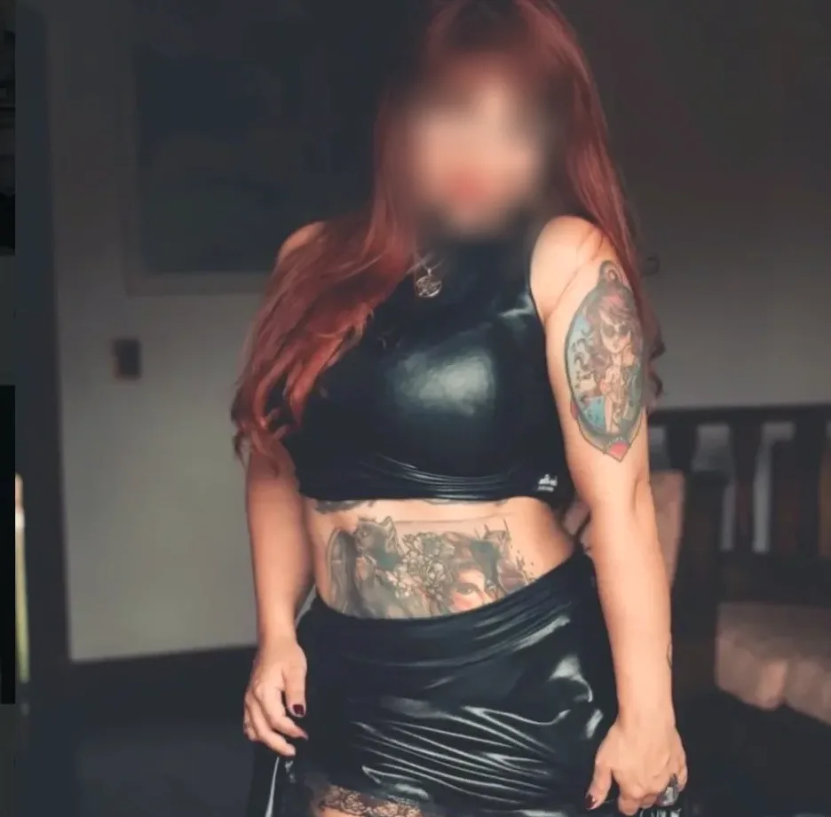 Julia, 25