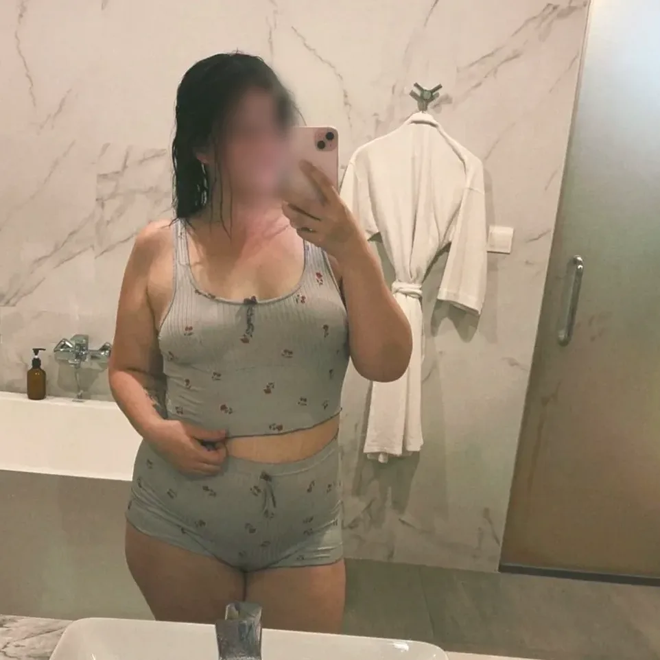 Marie, 27