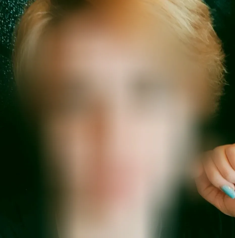 Sandra, 26